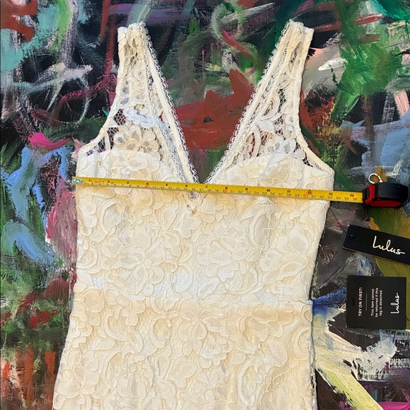 Elegant slightly off white Lace Wedding Dress - Picture 3 of 7